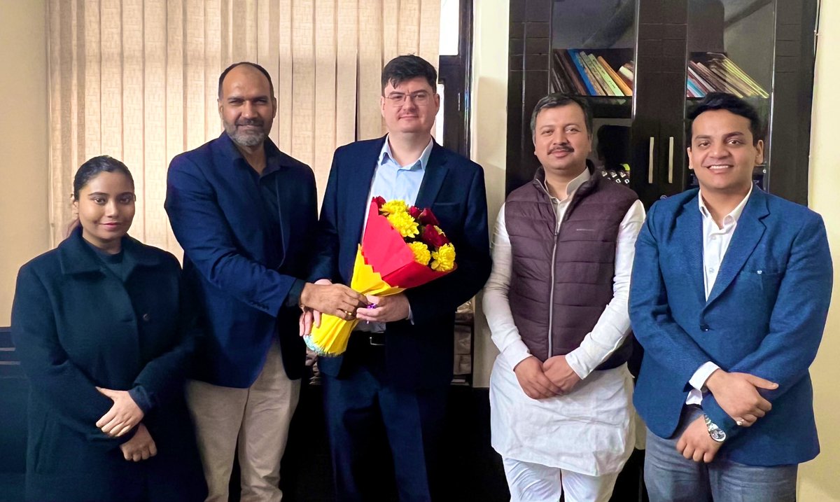WOSY delegation, led by Chairperson Mr. <a href="/nitinbalbir/">Dr Nitin Sharma</a> and ABVP National Organizing Secretary Mr. <a href="/AshishSainram/">Ashish Chauhan</a> congratulated Mr. Victor Gorelykh on successfully completing his tenure as Head of Educational Cooperation at the Russian House, New Delhi.
(1/3)