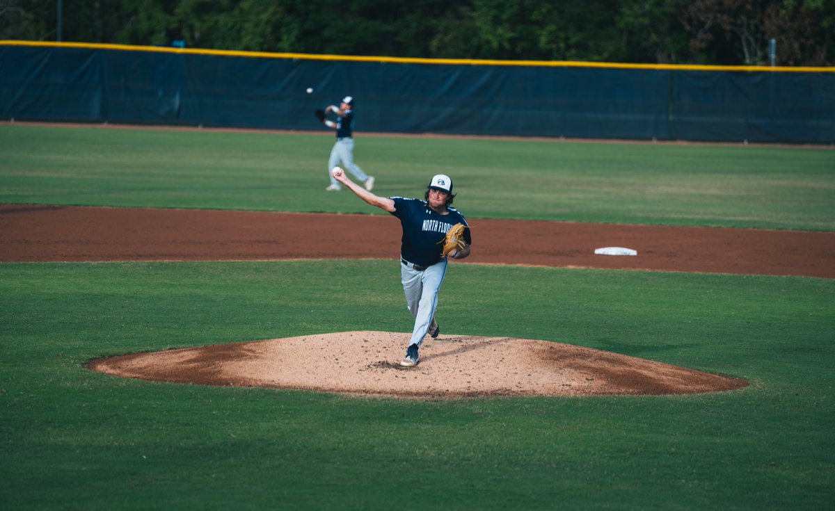 Congrats to our winter grads, <a href="/tyler_0515/">Tyler Gerteisen</a> &amp; <a href="/JWimpelberg/">Jordan Wimpelberg</a> 👏