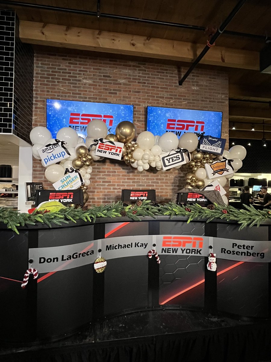 ESPNNewYork's tweet photo. It’s almost time for @ESPNNewYork’s Holiday Party at Tommy’s Tavern + Tap!

Get ready to spread some holiday cheer with a LIVE @TMKSESPN broadcast!

SHOW STARTS AT 3:00PM!
DOORS OPEN AT 2:00PM!

SEE YA there! 🎉 https://t.co/7IwtCHcYWr