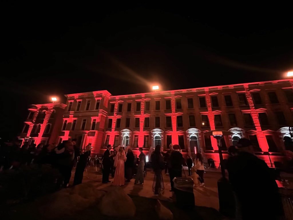 UniStudiosLot's tweet image. Lighting will help set the mood for any event. This wrap party lit up #Brownstone street creating a cool, outdoor club vibe!
#UniLotEvents #WrapParty #LightingDesign #specialevents