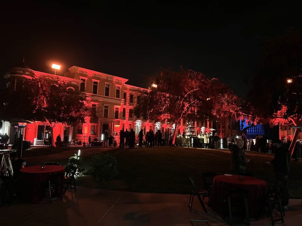 UniStudiosLot's tweet image. Lighting will help set the mood for any event. This wrap party lit up #Brownstone street creating a cool, outdoor club vibe!
#UniLotEvents #WrapParty #LightingDesign #specialevents