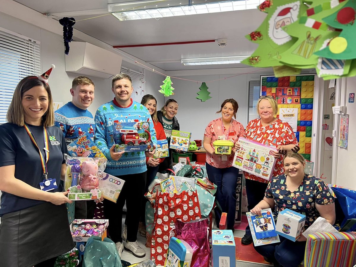 What a wonderful ending to the week ❤️

<a href="/oil4wales/">Oil4Wales</a> kindly visited #Glangwili Hospital today with ambassadors Steff Evans and Sam Costelow 😊

They delivered some of the wonderful gifts they’ve collected during their fantastic #Christmas Toy Appeal 🎅💚

#Diolch #YourNHSCharity💚