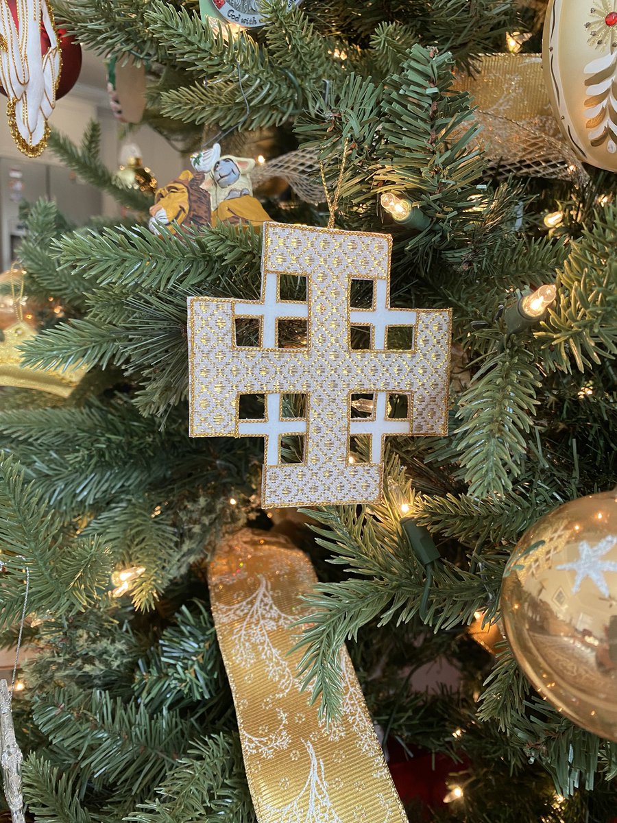 kskaarcli's tweet photo. The Jerusalem Cross -  four small crosses surrounding the central cross (Christ) symbolize Christ’s disciples taking up their crosses to follow Him. 

Let’s keep Christ at the heart of Christmas and remember to follow him daily.

https://t.co/K4FFUVFjoZ https://t.co/QX6riRQvbH