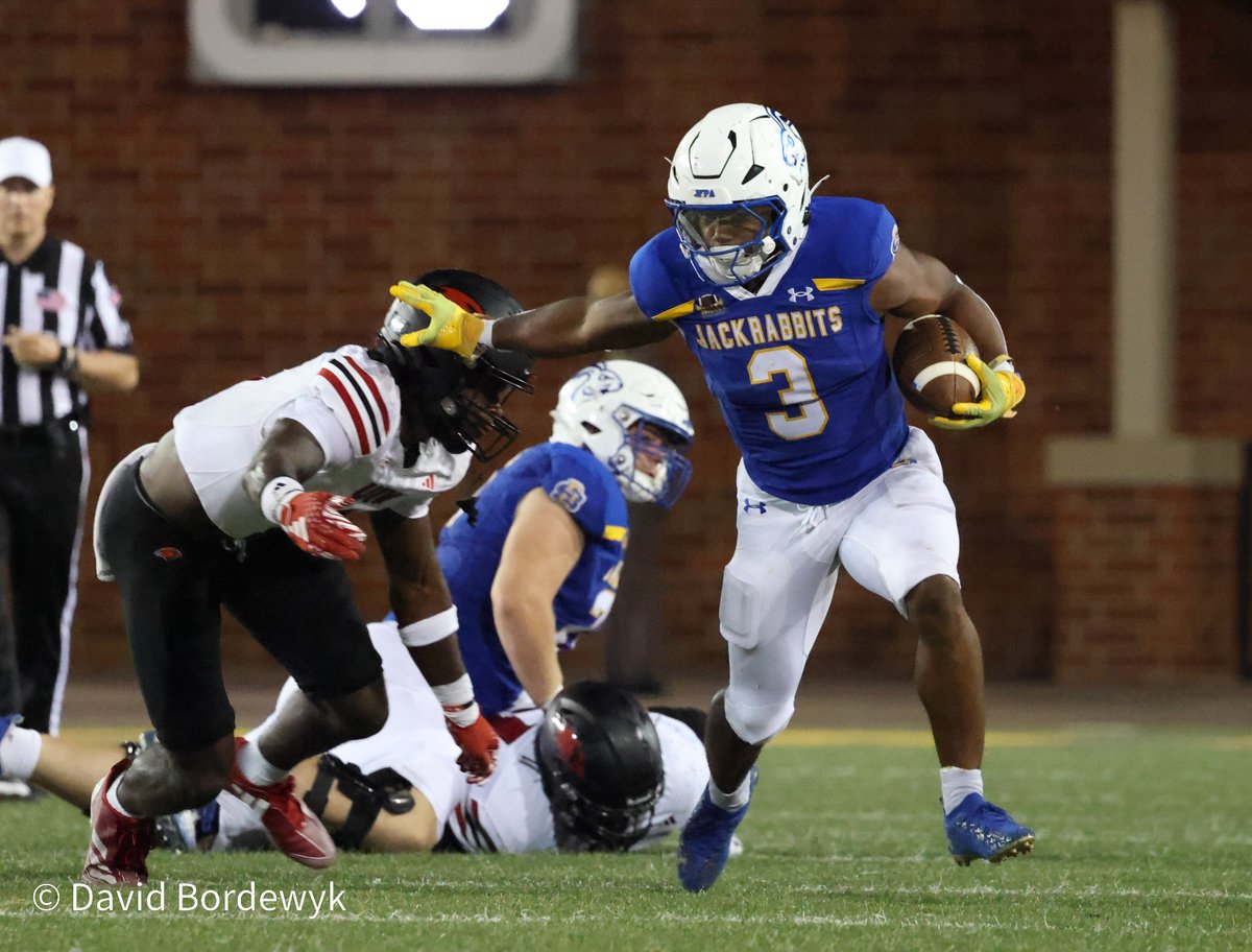 David_Bordewyk's tweet photo. Look back at the @GoJacksFB 45-24 win over Incarnate Word on Sept. 7 in Brookings. Matched up again tomorrow (Dec. 14) in #FCSPlayoff quarterfinal game at Dana J. Dykhouse. Kickoff at 11 a.m. Central. @ap_bock @GriffinWilde1 @Amar_Johnson1 #GoJacks https://t.co/a2PrBcCAWS