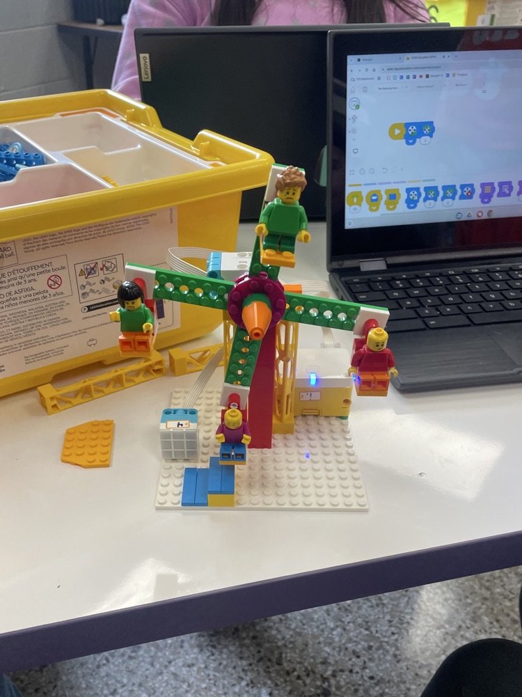 DCEsuperhornets's tweet photo. It's been a week of fun at DCE as we celebrated Computer Science Education Week! From coding activities to dress up spirit days, our young scholars found ways to learn and participate in various computer science activities and celebrations. #SnapshotsofLearning https://t.co/FSuUxEJWV2