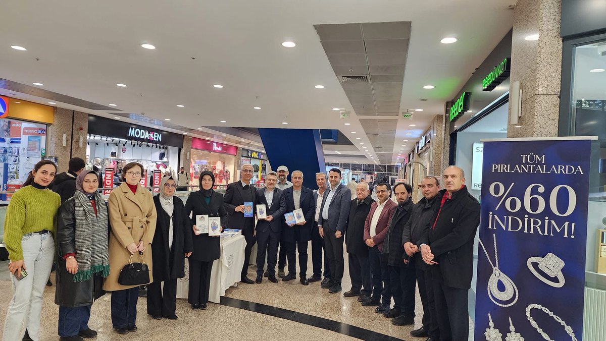 akmrkzkastamonu's tweet photo. Kastamonumuzun her değeri bizlerin hazinesidir.
Adil Karagöz beyefendinin imza gününe 
katılıp başarılar diledik. https://t.co/82LbTJE5dP