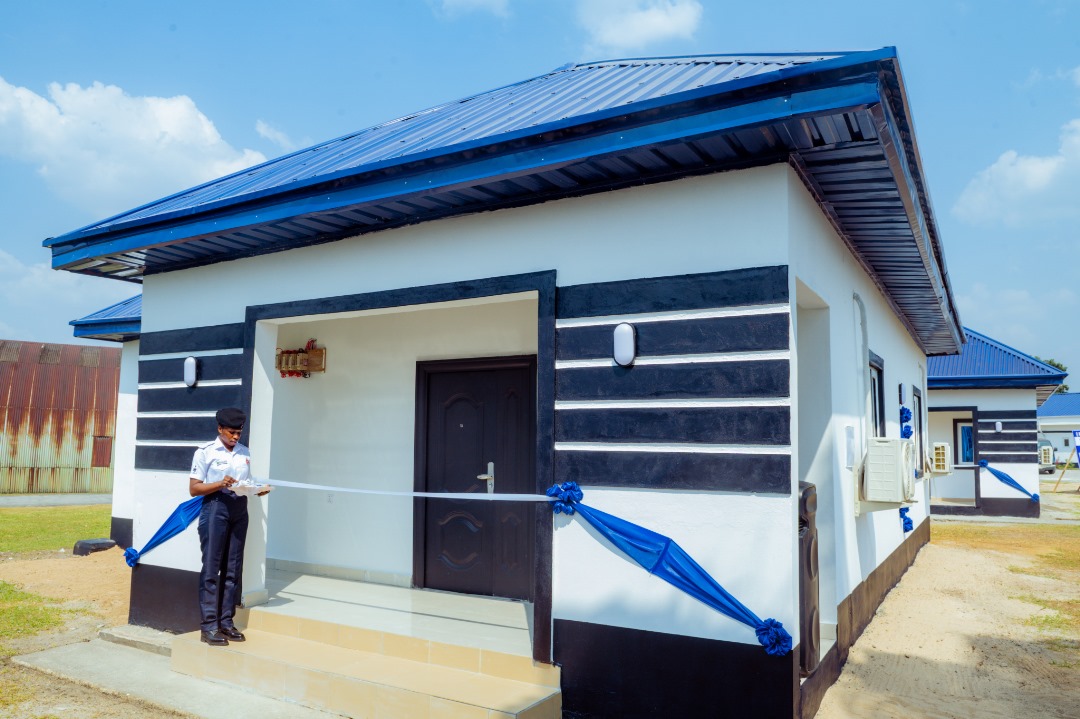 SimFubaraKSC's tweet photo. In acknowledgment and appreciation of the critical supportive role the security agencies play in protecting our state, region, and country, we have donated 6 Abitto gunboats, two bungalows for officers, and a base Bofor's accommodation to the @NigerianNavy.

The facilities, commissioned by our special guest, Vice Admiral Emmanuel Ikechukwu Ogalla, the Chief of Naval Staff, will enhance security across our waterways by combating piracy and curbing oil theft.