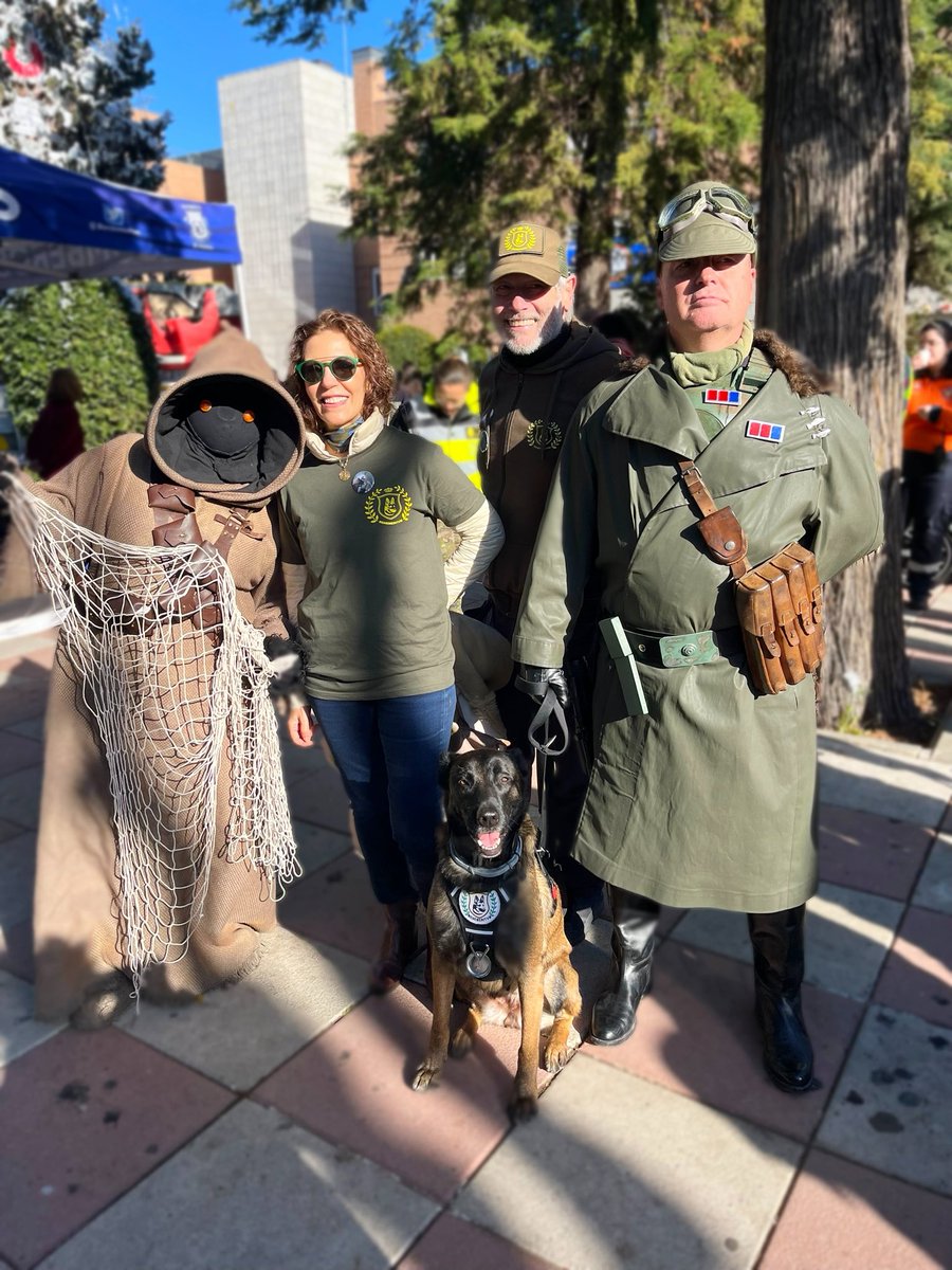 benemeritvm's tweet photo. Maravilloso día de #Navidad 🎄que nos ha regalado @Asc_SONRISAS disfrutando todos juntos con los peques y mayores de la @FISJ_Madrid シ #GuardiaCivil #ServicioCinológico #Uprose https://t.co/owfhvFVdYU