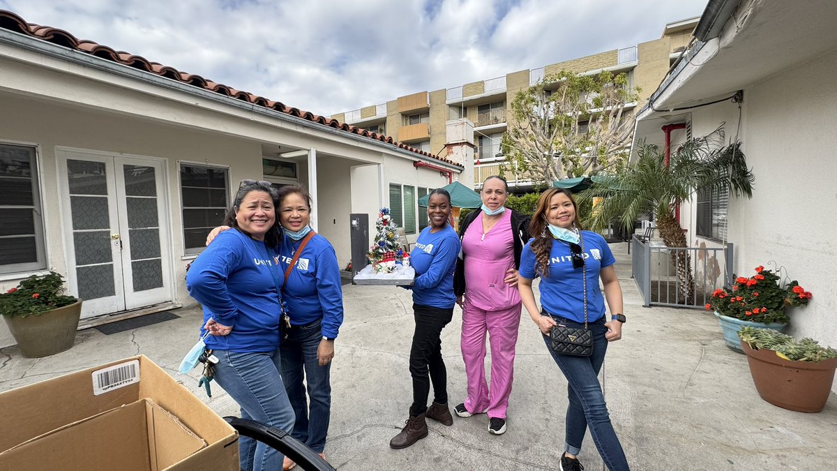 LCaviness LAX United Family Smiles 😊 (@liana_caviness) on Twitter photo It’s the time of the year doing our good deeds Delivering Mini Christmas Trees to the patients in couple of convalescent homes in Inglewood Ca United Airlines Business Office <a href="/weareunited/">We Are United</a> <a href="/united/">United Airlines</a> <a href="/ItsMims2u/">🌺 Mimi Tiedemann 🌺</a> <a href="/dclove20/">Donald Love</a> <a href="/dtpilot19/">David Terry</a> <a href="/AOSafetyUAL/">AO Safety UAL</a> <a href="/JayceeTF/">Jaycee T. Figueroa</a> It’s the time of the year doing our good deeds Delivering Mini Christmas Trees to the patients in couple of convalescent homes in Inglewood Ca United Airlines Business Office <a href="/weareunited/">We Are United</a> <a href="/united/">United Airlines</a> <a href="/ItsMims2u/">🌺 Mimi Tiedemann 🌺</a> <a href="/dclove20/">Donald Love</a> <a href="/dtpilot19/">David Terry</a> <a href="/AOSafetyUAL/">AO Safety UAL</a> <a href="/JayceeTF/">Jaycee T. Figueroa</a>