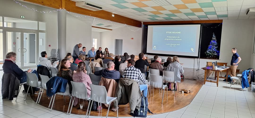 Nouvelle étape franchie pour les PTGE Seugne et Charente aval/Bruant ! 💧 Les 9 et 12 décembre, à Marignac et Chaniers, les Comités de territoire organisés par l’ EPTB Charente et le SYRES 17 ont validé les 2 programmes qui visent à restaurer un équilibre quantitatif 👍