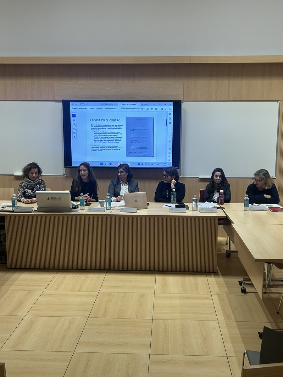 El #IIICongresoAIDAM se cierra con la participación de <a href="/patucafvicens/">Patricia Fdez Vicens</a> de Coordinadora de Barrios, <a href="/_elenamunoz_/">Elena Muñoz</a> de <a href="/CEARefugio/">CEAR</a>, Sonia Díaz de <a href="/OxfamIntermon/">Oxfam Intermón</a> y  Celia Moreno de <a href="/CruzRojaEsp/">Cruz Roja Española</a>.