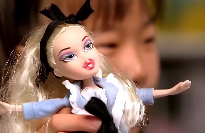 notgwendalupe's tweet photo. 20 years ago, Gwen Stefani released 'Rich Girl' https://t.co/o4VFMhO6sJ