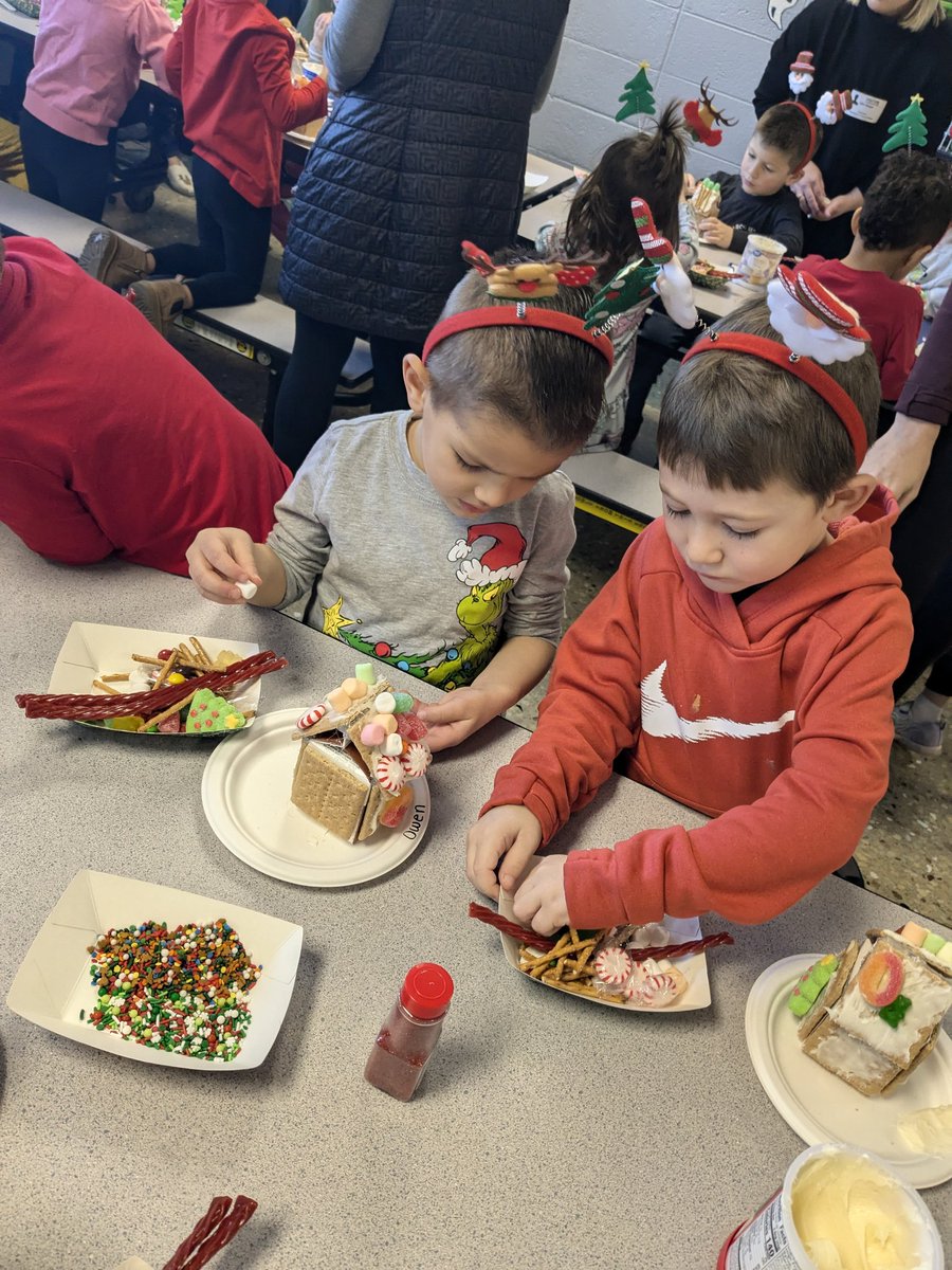 KinderKelly7's tweet photo. "Candy. Candy canes. Candy corn. And syrup." #elfstuff #gingerbreadday #weewarhawks #wcsflight https://t.co/jipyraXNSI