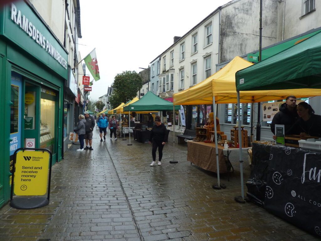 As the current term of the Aberdare Business Improvement District (BID) nears its end in March 2025, Will local traders be questioning whether the ini bit.ly/3ZsaP1C #wales #news