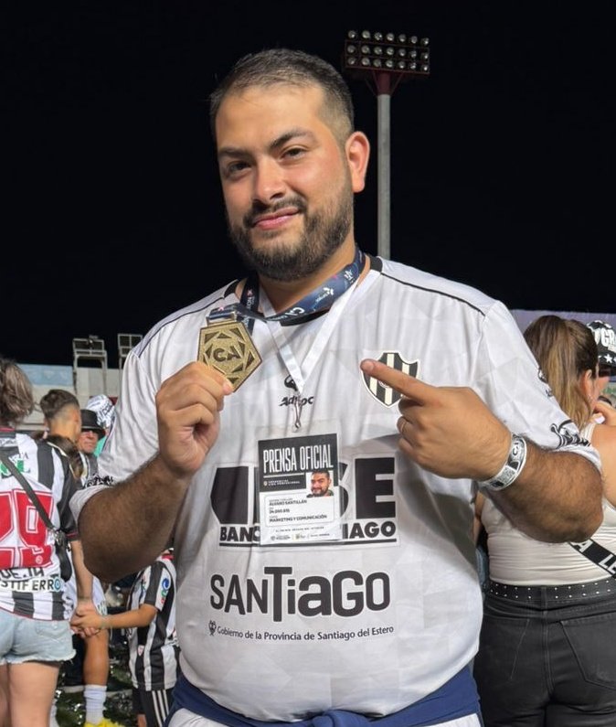 AlvaroSanti7's tweet photo. Campeones de la @Copa_Argentina ⭐️🏁🚂 con @cacc_sde y no alcanzan las palabras de agradecimiento para Dios y este club por permitirme ser parte de este histórico logro profesional e institucional.

Ah! y jugaremos @Libertadores también en el 2️⃣0️⃣2️⃣5️⃣ 😉🏆✨️

¡Gracias! 🏁 https://t.co/EXQOnET7qN