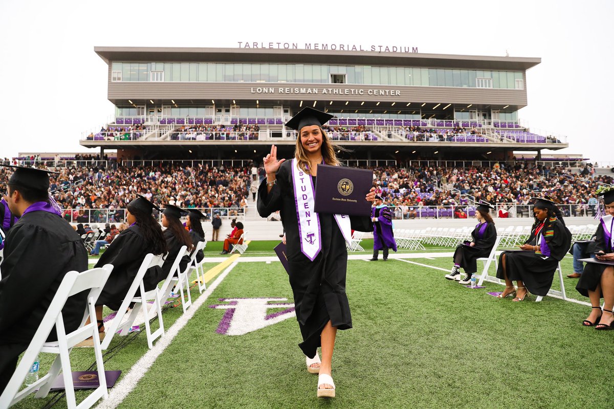 TarletonSB's tweet photo. From swinging bats to earning caps 💜🎓
#TarletonGrad https://t.co/j7cgNnOwr1
