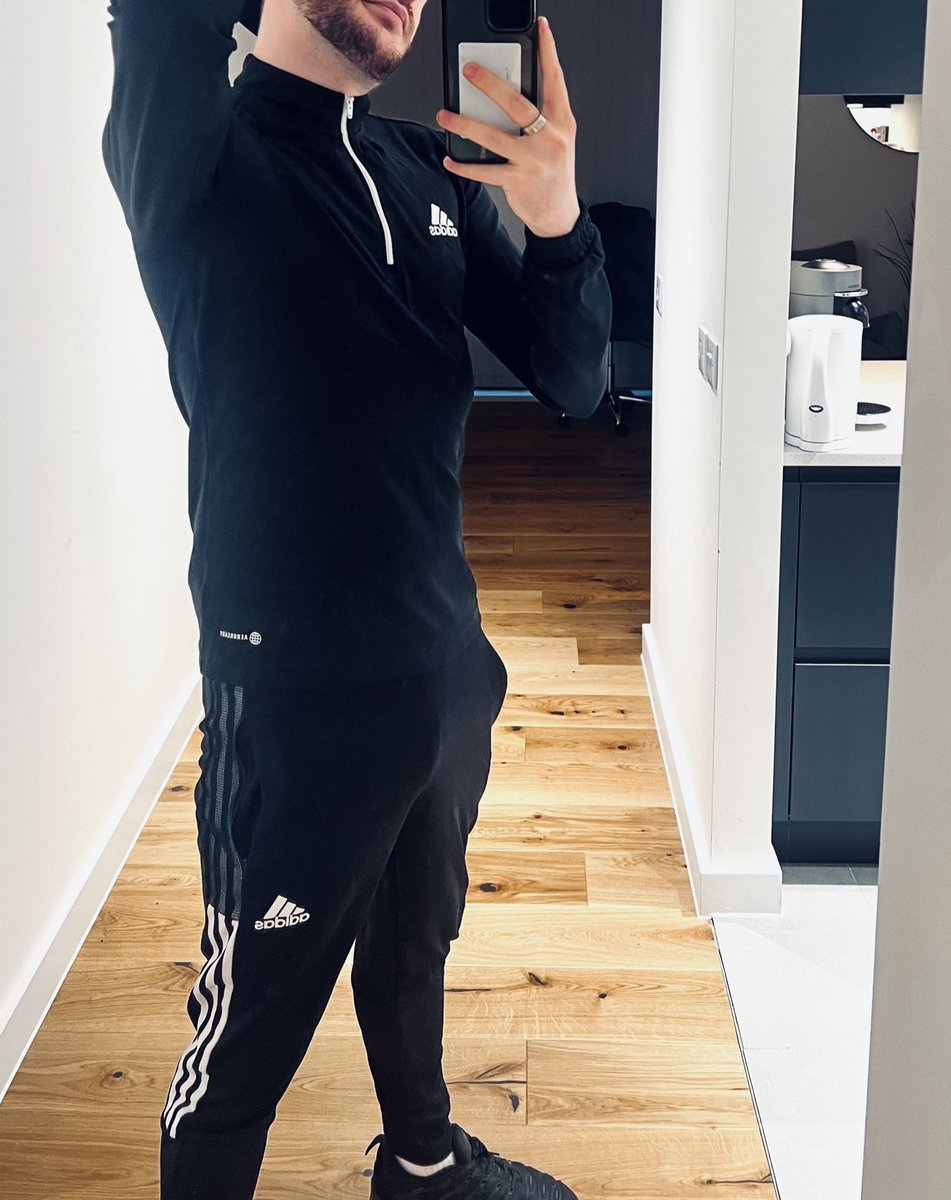 Who’s getting on their knees then? 👀😈 OF link below ⬇️
