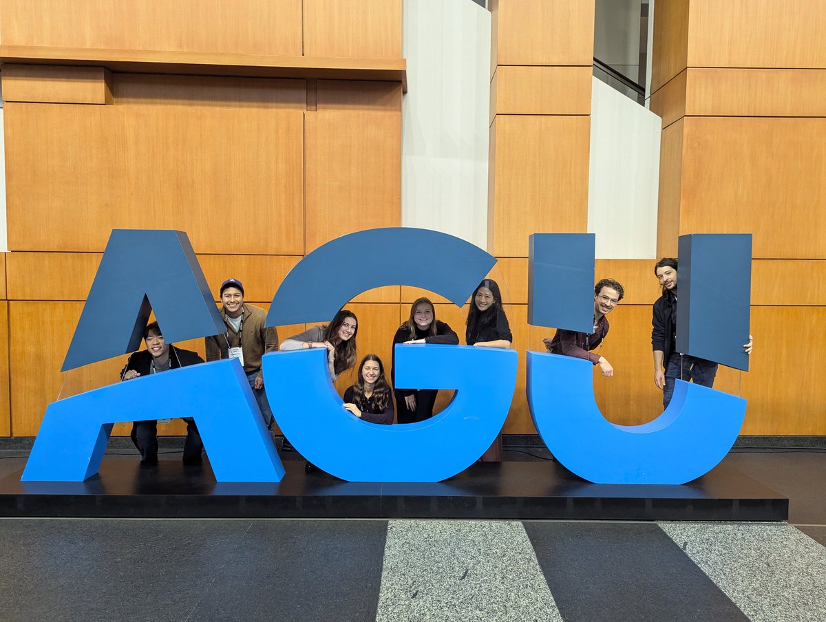 micucci_gianni's tweet photo. Had a great time at @theAGU 2024 meeting in DC. Was the opportunity to meet new scientists and old friends @Hydro_Howard! https://t.co/LdqmEfjEiM