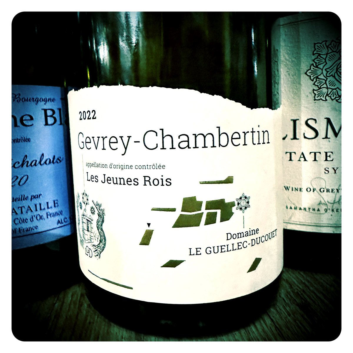 gregsherwoodmw's tweet photo. A small eclectic Xmas lunch today featuring some very surprising bottles. No points for guessing the #LeGuellec Gevrey was wine of the lunch… but closely followed by the incredibly vibrant @lismorewine Syrah Reserve 2018 from Sam. All wines lovely in their own right! 🍷💥👊🏻😄 https://t.co/NNKVbUNHv2