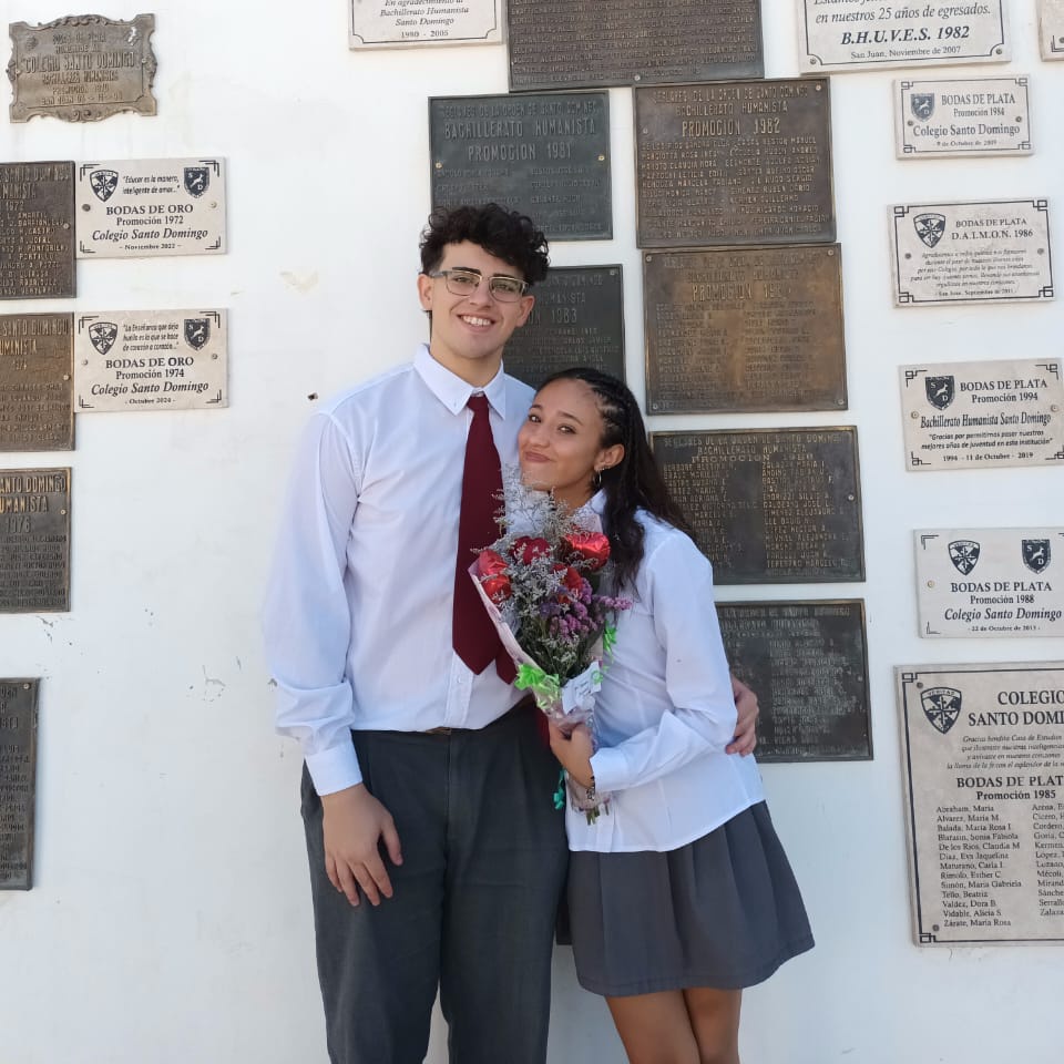 lo mejor del secundario a pesar de los chistes, las clases, los amigos, a pesar de todo eso, lo mejor fuiste vos, gracias por acompañarme estos añitos, te amo anita🤍