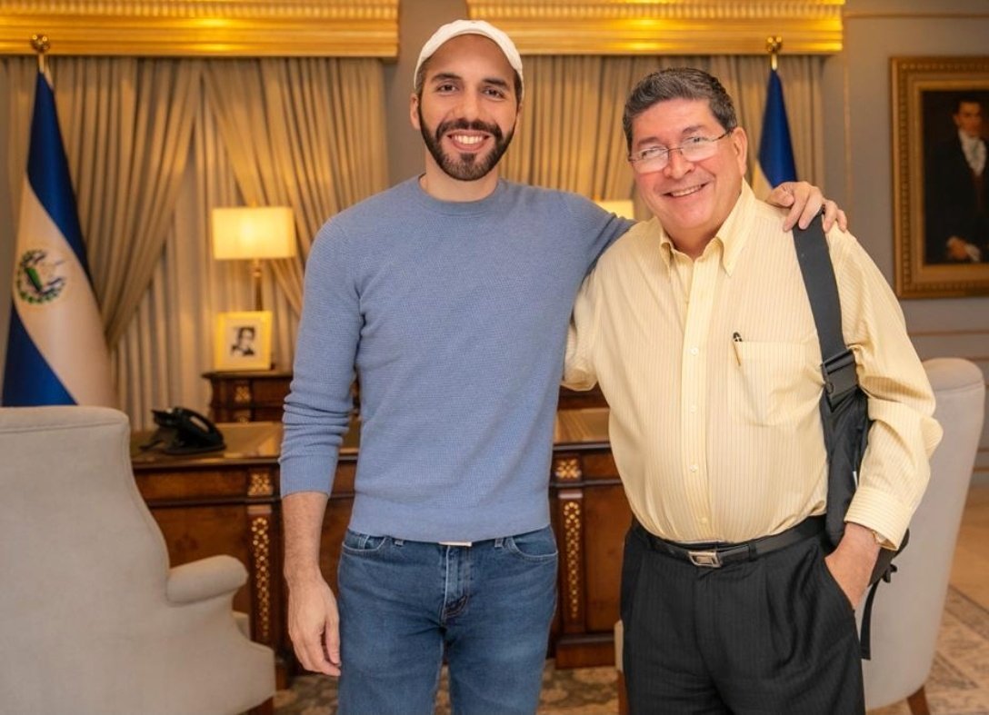 S0FY555's tweet photo. @waraujo64 @nuevasideas JAJAJAJA 😂! ¡EXCELENTE Dn Walter! No nos iremos hasta que Dios Lo decida... Le deseo mucha salud! Para que les dé envidia al gorgojal !  🥰🥰 muchos lo apreciamos amigo ! https://t.co/3Hi2aya26Z