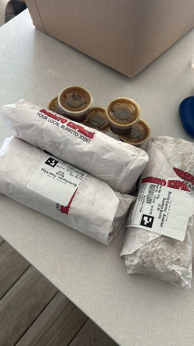 andrew_bauer's tweet photo. Your local burrito joint is now open at Val Vista and Riggs. #LetsGo @Burritoexp https://t.co/pmFwM8rb4a