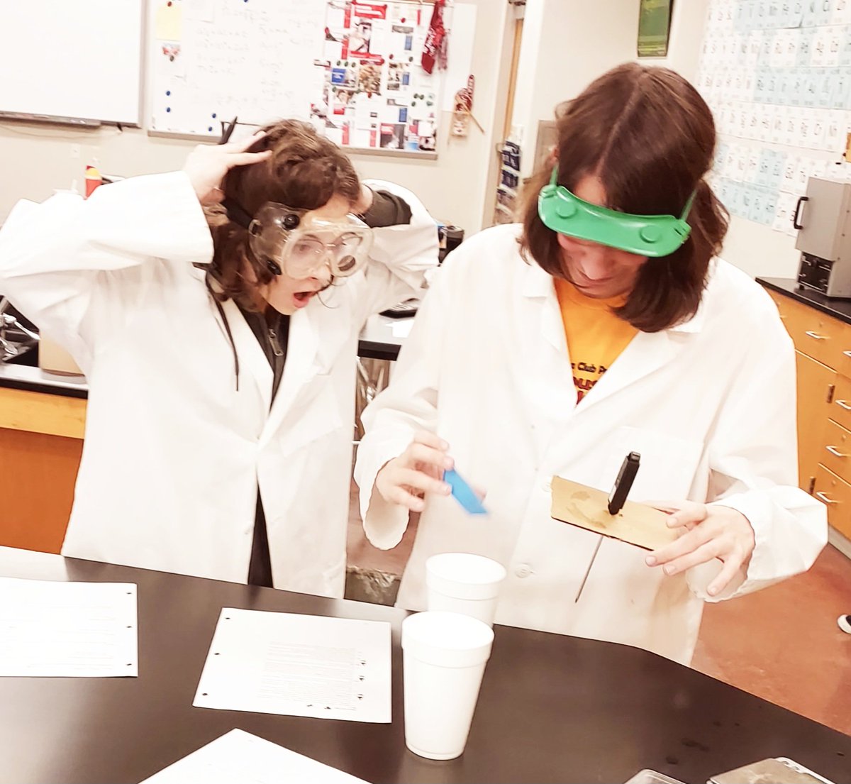 BmageeMagee's tweet photo. RBHS/SEMO Chem2 dual credit students studying chemical thermodynamics in lab, applying principles from class. #rbhs #redbud132 https://t.co/iEegUpLK4j