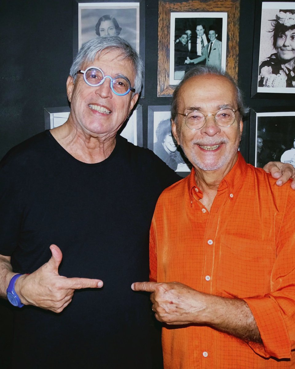 ivanlinsoficial's tweet image. Noite de celebração dos 50 anos de cumplicidade entre #IvanLins e seu grande amigo #GilsonPeranzzetta, no palco do Teatro Rival - este que, há 90 anos, é um marco da cultura carioca, celebrando a arte, a diversidade e a resistência como parte essencial da identidade do RJ.