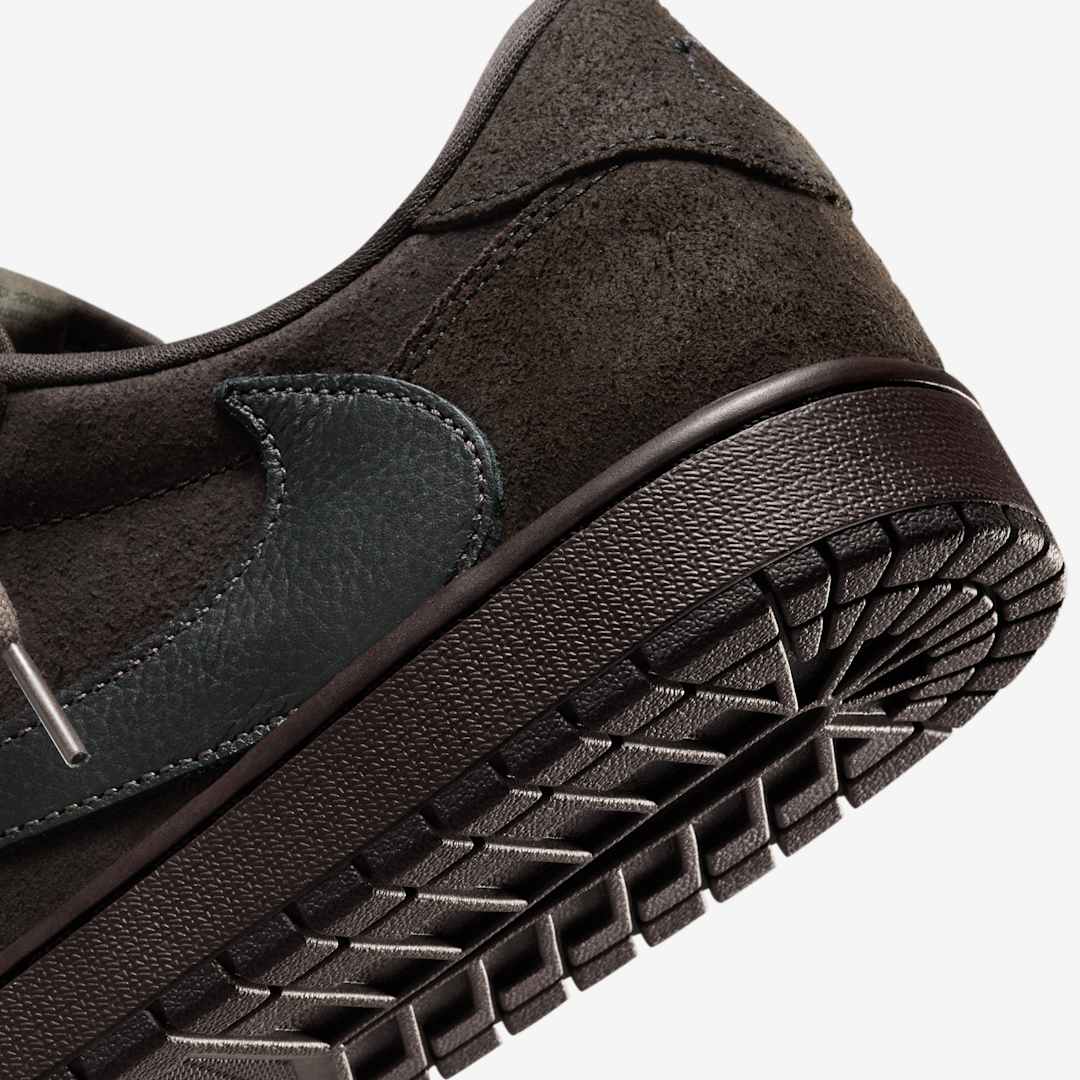 J23app's tweet photo. Official Images: Travis Scott x Jordan 1 Retro Low OG SP "Velvet Brown" https://t.co/gIKlDC1wVi