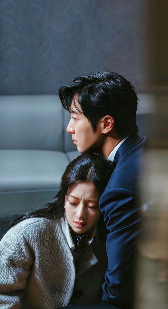 EdithPGalllardo's tweet photo. 🌹 Eve 🌹 Este esta emocionante así como me gustan a mi. Pero las venganzas no son buenas haber en que acaba esto #Seoyeji está muy linda aunque muy delgada (me preocupa) #ParkByungEun cayó en las redes de el amor 🥰 #YooSun que mujer tan  malvada #LeeSangyeob suave y seguro ❤️🥰 https://t.co/C4q1QqSaSl