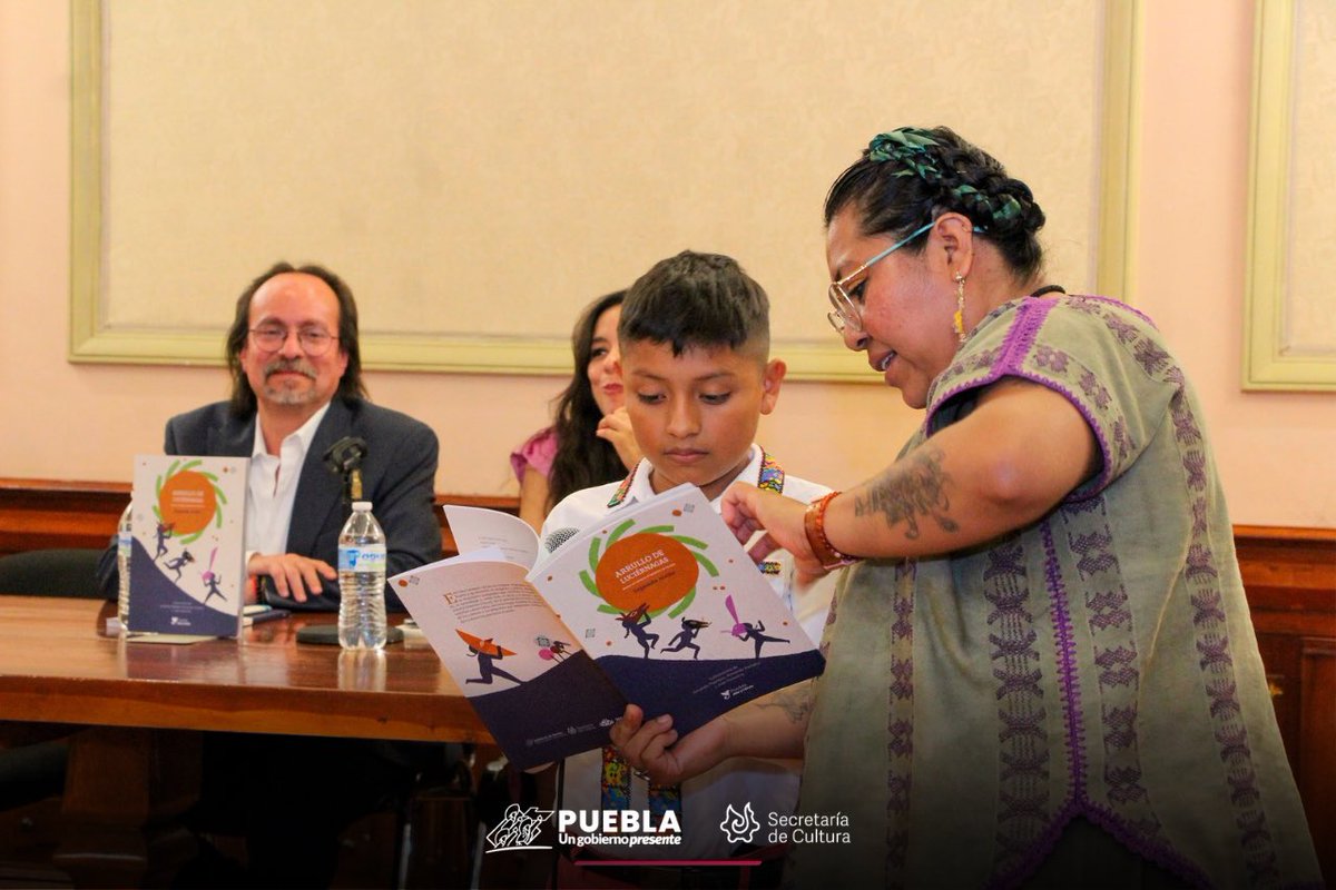 #EsNoticia ✍🏻:

Para preservar y difundir la diversidad lingüística del estado, el gobierno presente de <a href="/SergioSalomonC/">Sergio Salomón</a>, a través de esta Secretaría, realizó la publicación del libro “Arrullo de Luciérnagas. Segunda Noche”.
📰 bit.ly/3ZEb7T4