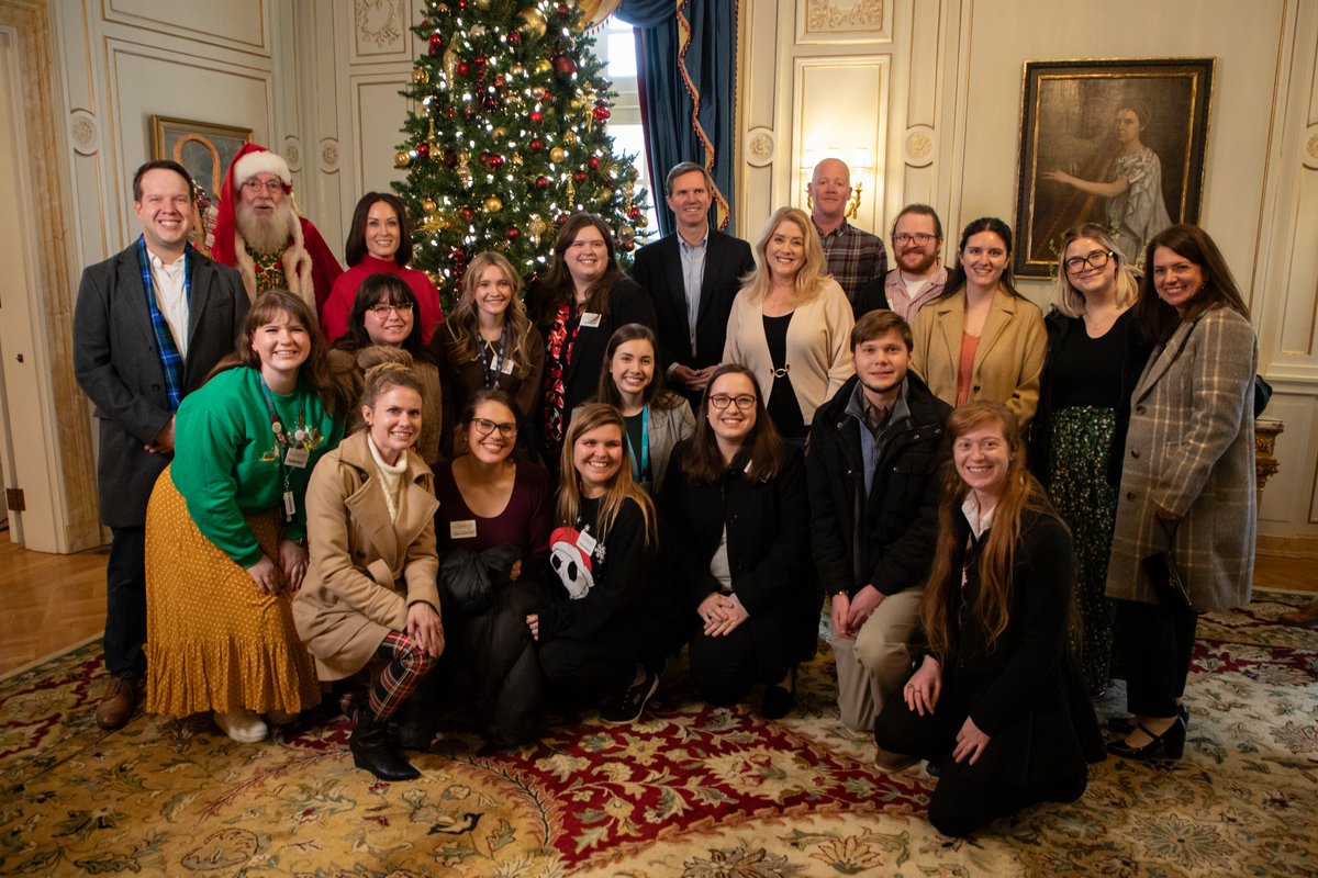 GovAndyBeshear's tweet photo. Team Kentucky's state employees put the people of this commonwealth first – and it makes all the difference. We couldn't build our #NewKyHome without them!

Thank you for your hard work year-round! https://t.co/yQDuk4usFG
