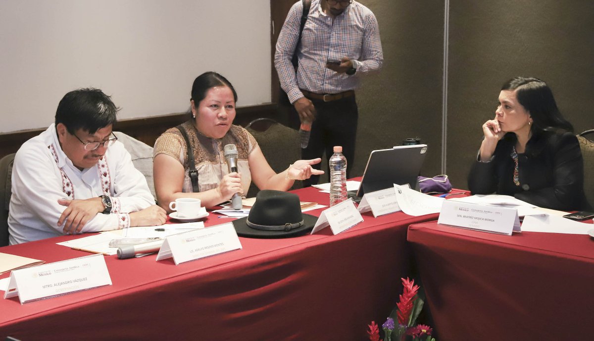 senadomexicano's tweet photo. 📷 Avanza la elaboración de la propuesta de iniciativa de la Ley General de Derechos de los Pueblos Indigenas y Afroamexicanos. 

https://t.co/fk2yHsq5Gk https://t.co/rvgPXFeo5I