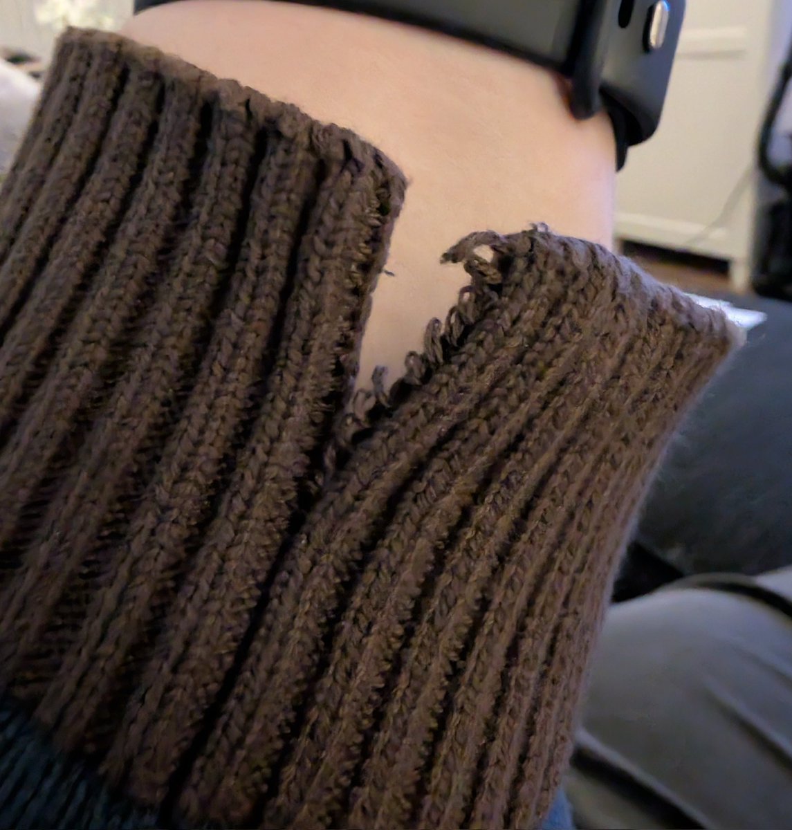 GradientBiscuit's tweet photo. @CriticalRole worn the Chetney hoodie 3 times and sleeve has split already. This surely can't be right? https://t.co/394pedGmR7