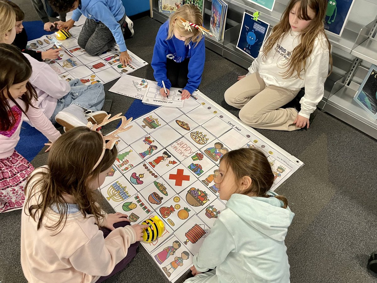 elona_coku's tweet image. Fourth graders had an hour of code with their first grade buddies. They programmed their Beebot to find the holiday and shared holiday facts with each other. #FridayFun #HourOfCode #Coding #BeeBot #WeAreChappaqua #WOSchool @BeebotCo #HappyHolidays