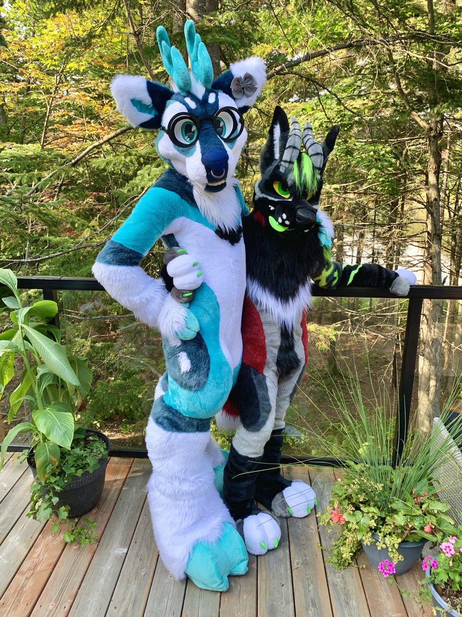 Stolen a really tol deer for #FursuitFriday 

🦌 <a href="/BlueBleatz/">Axel</a> 
🦊🪡 <a href="/MadeFurYou/">Made Fur You</a>
