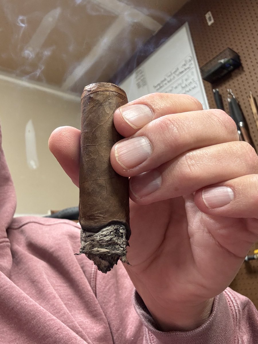Stoicism_Cigars's tweet photo. Hitting the final third of this AB #PostEmbargo and I like it. Smooth and cool burn, with nice wispy smoke throughout. It was a good smoke! #BOTL #SOTL #NowSmoking #CigarsOnX #Cigars #GarageSmoking https://t.co/LaTIlvEAWz