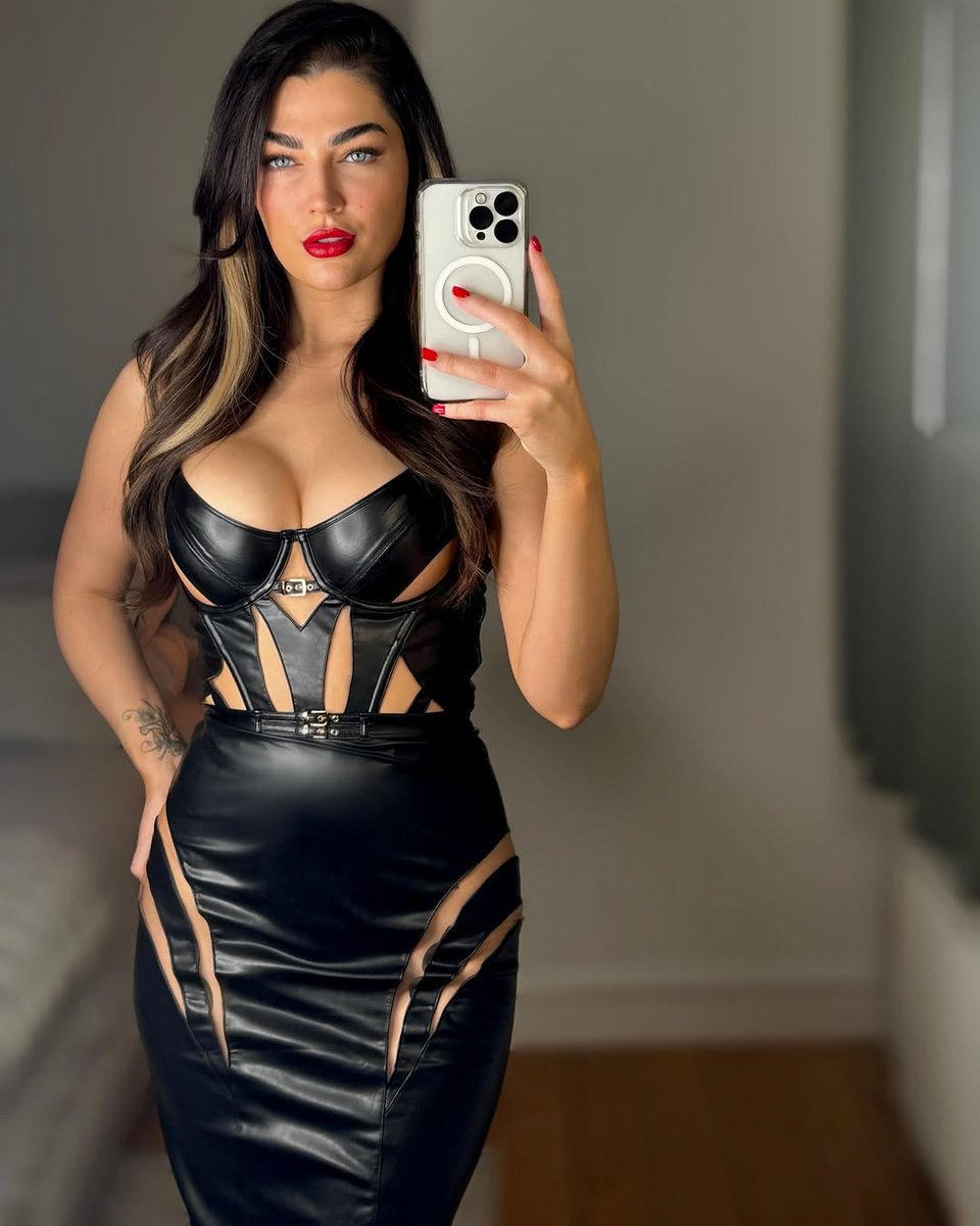 mistresscoach2's tweet photo. Rate my leather dress? https://t.co/ufH7mYWVRn