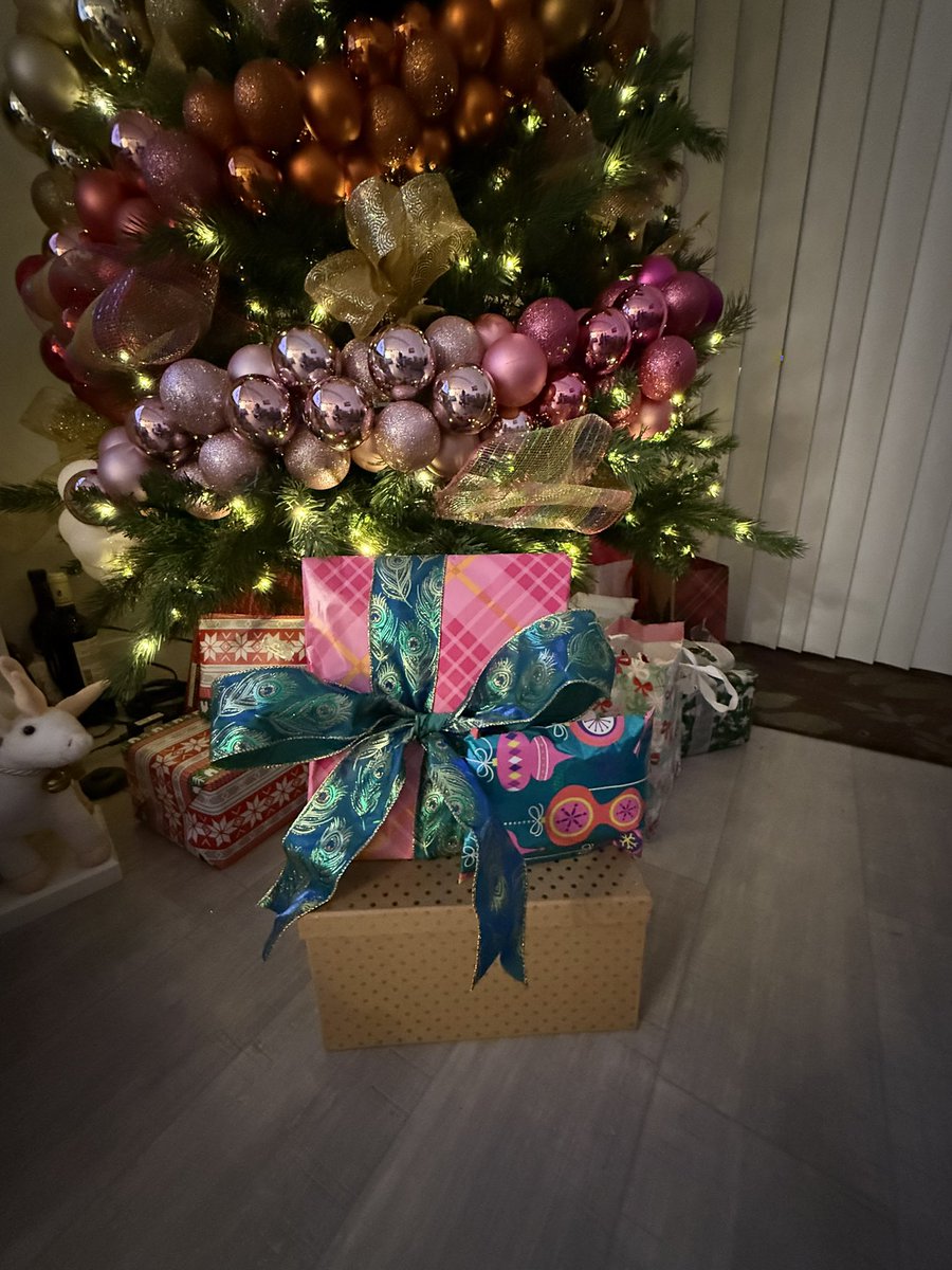 bdonarsk's tweet photo. Sent off my @Fluevog gift exchange today!  #happyvogging #secretsanta https://t.co/lizcuWewnt