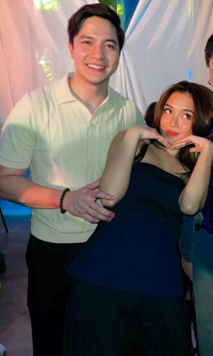 Celebrity012694's tweet photo. More from last night, thanksgiving party! 😍
©photo 

#HelloLoveAgain STILL SHOWING IN CINEMAS. 

#KathrynBernardo @bernardokath  #HelloLoveAgain
#AldenRichards @aldenrichards02 #HelloLoveGoodbye #KathDen #asiassuperstar #actress  #actor #bestactor #boxofficemovie https://t.co/yTYeBljpAv
