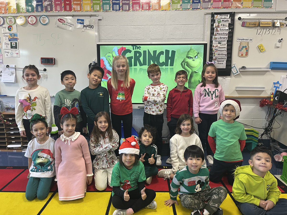 MsCareyCL's tweet photo. Grinch Day!🎄💚 https://t.co/1186RWWoAH