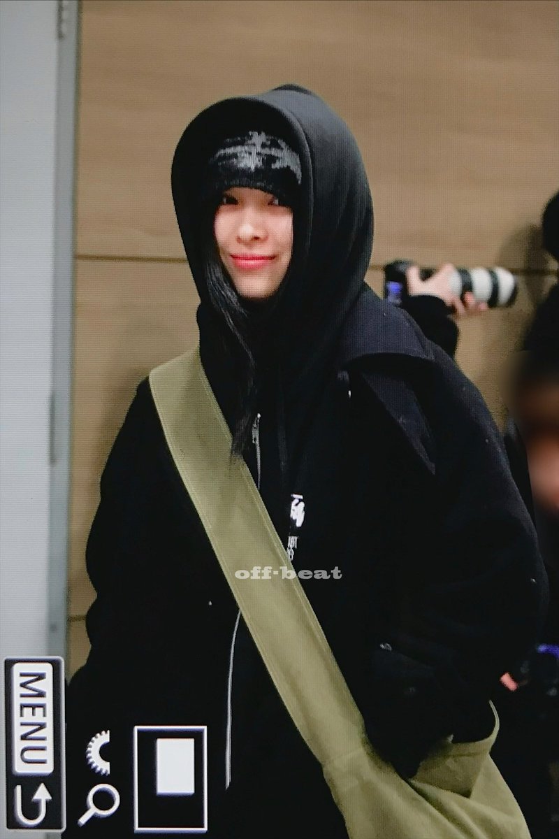 Offbeat_RJ's tweet image. 241214 ICN 깜장콩알딱지같네요 #ITZY #있지 #RYUJIN #류진 @ITZYofficial