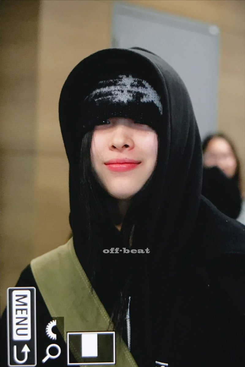 Offbeat_RJ's tweet image. 241214 ICN 깜장콩알딱지같네요 #ITZY #있지 #RYUJIN #류진 @ITZYofficial
