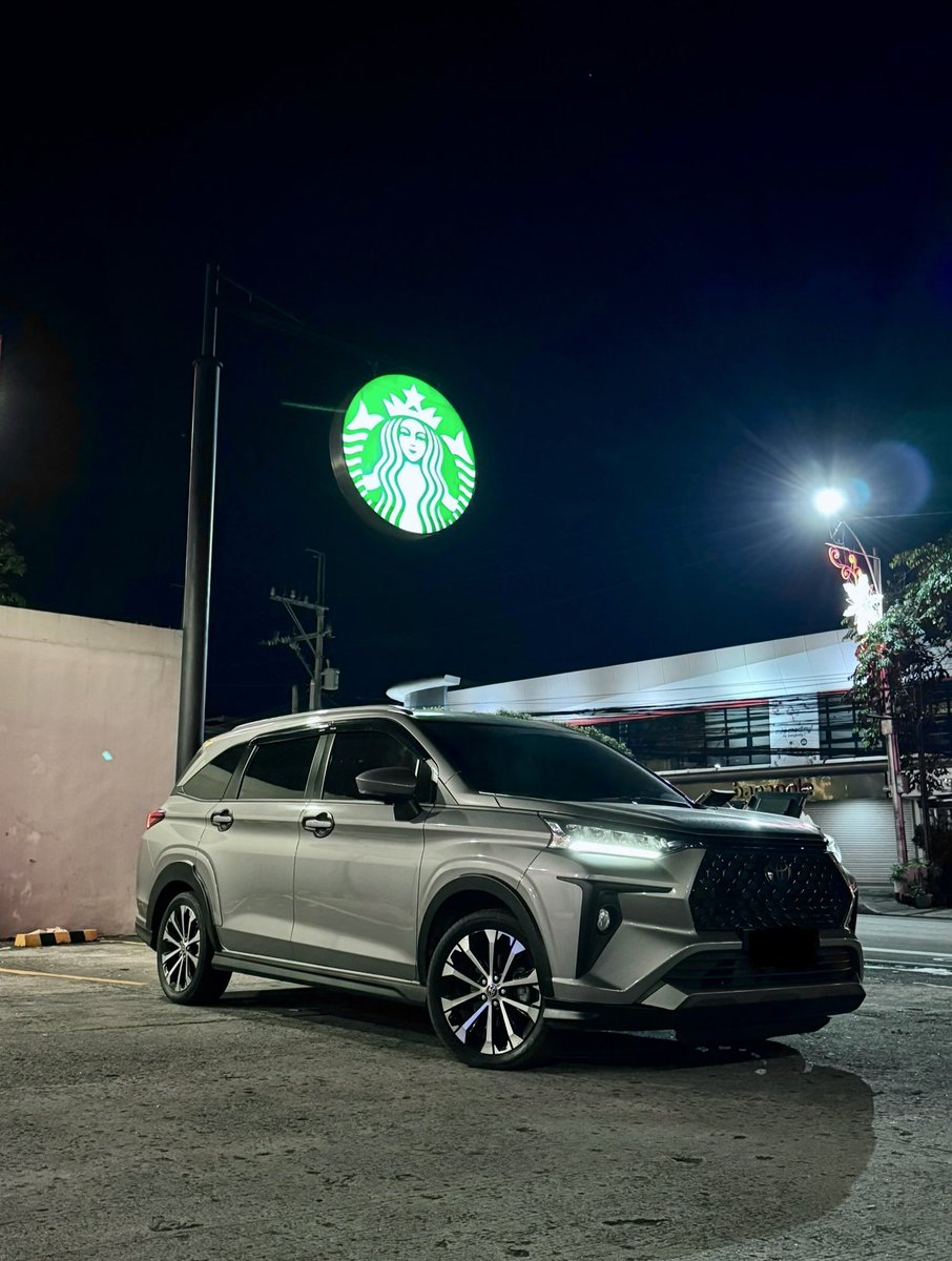 GeeYoV's tweet photo. Coffee run. #toyotanation https://t.co/QsduIuTxvc