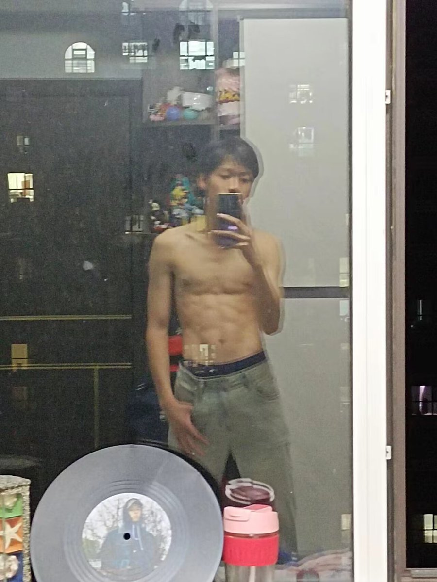 pharaoh101034's tweet photo. @meiridasai8877 ���沂男高可以吗 https://t.co/xi1nTUc8Ck
