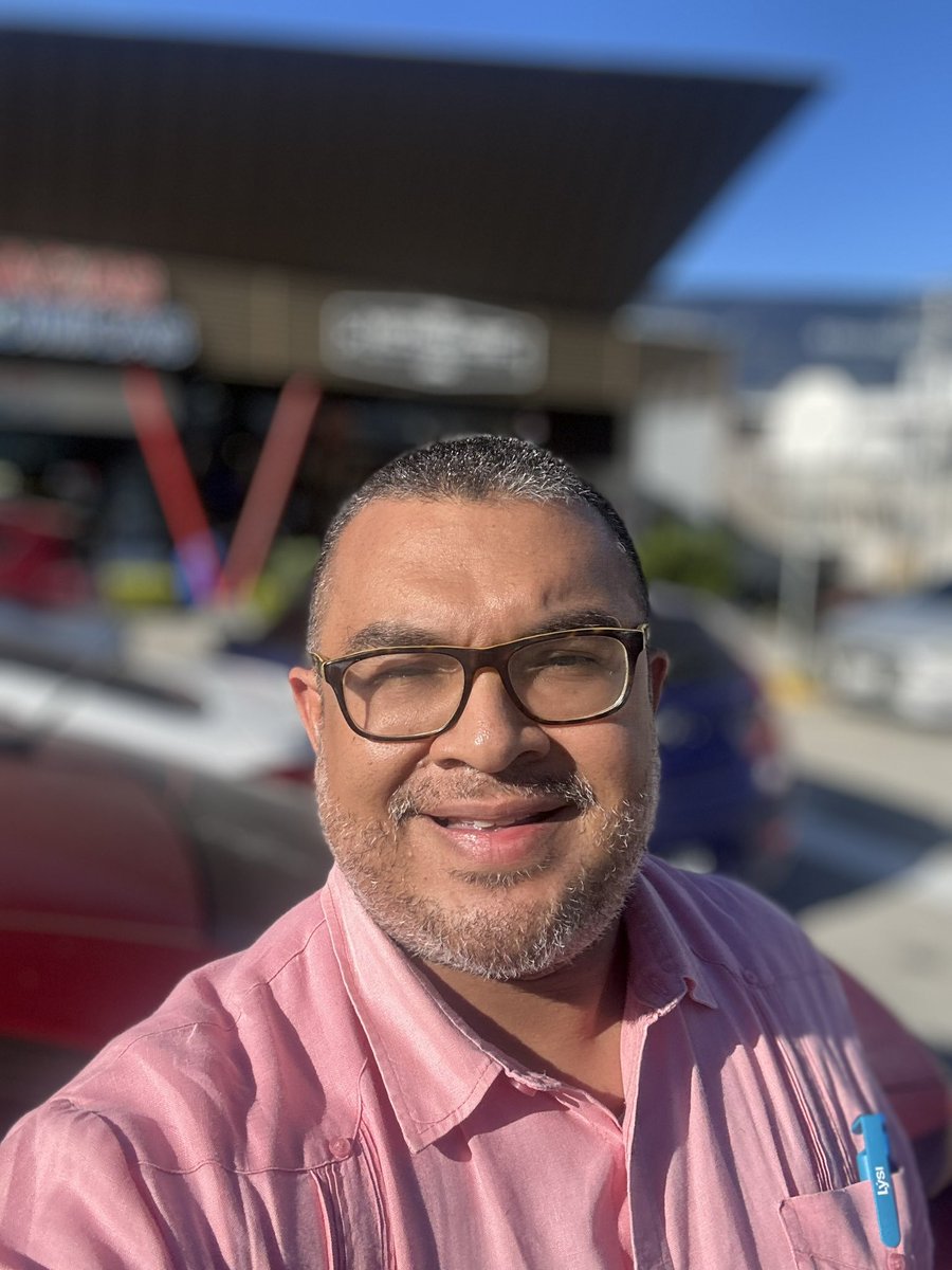 Hoy fue tarde de corte de cabello 💇🏽‍♂️ y barba 🧔🏽‍♂️ 💈 en ThE Moustache <a href="/TheMoustachesv/">The Moustache</a>.