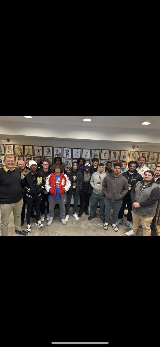 jerry_Reilly15's tweet photo. Thank you @CoachNickDavis and @Coach_CEdwards for having me out today and experiencing there campus. https://t.co/tetklhPs0u