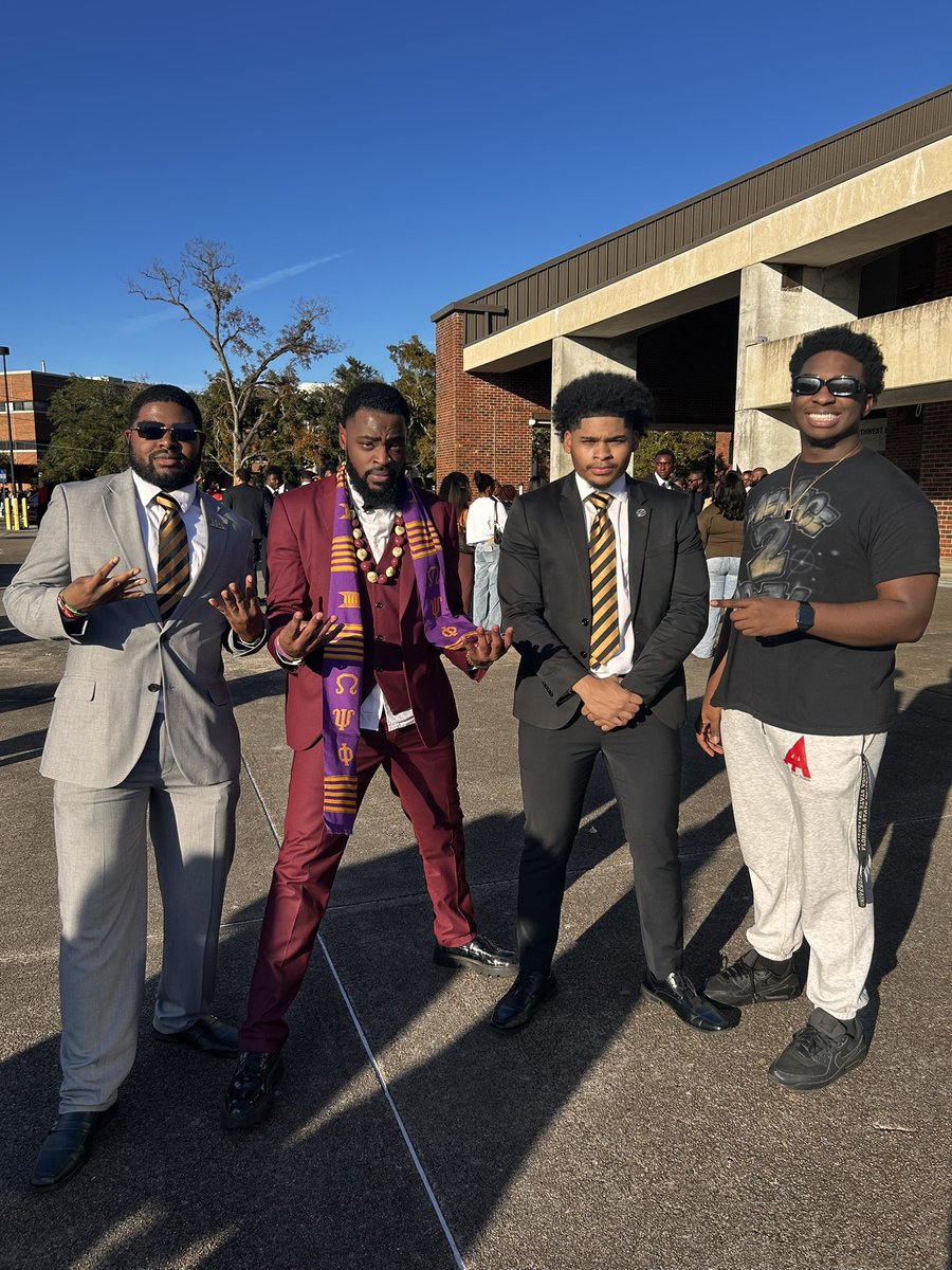 jayythemenacee's tweet photo. Oh nothing, just a Florida State University graduate. 🤞🏾 https://t.co/kAbCiNiVbo