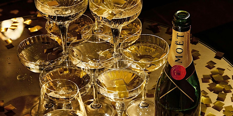 OnlyBrisbane's tweet photo. Sky High New Year's Eve Soirée at Sixteen Antlers Rooftop Bar  

https://t.co/4uaJmqsit0 https://t.co/rmOR49Er9I