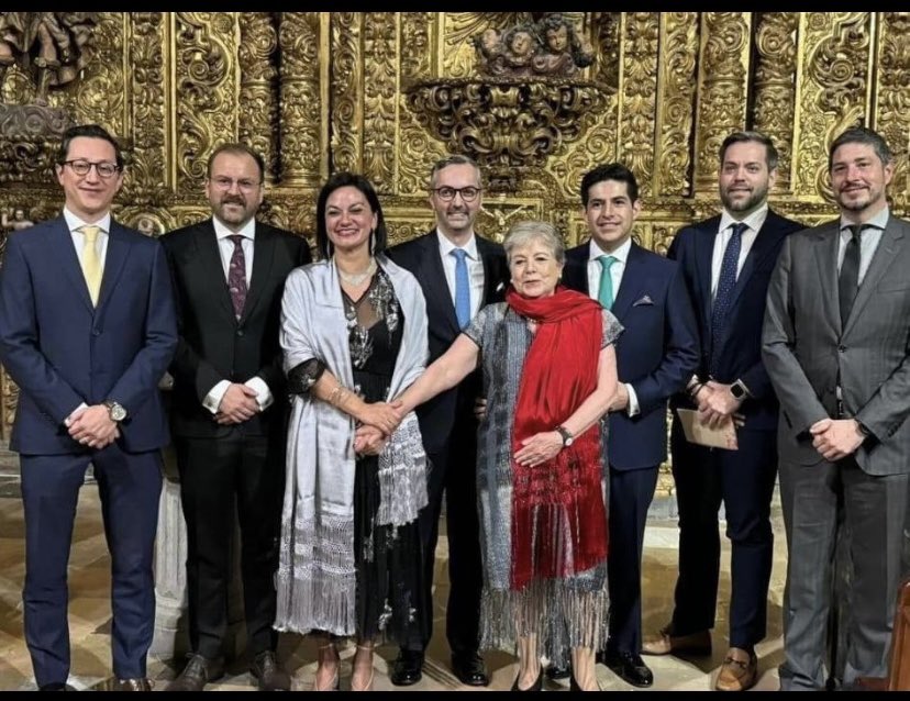 #RenunciaAliciaBarcena
NO MENTIR. Primero dijo que NO SABÍA de la boda y después la exhibieron. ¿Hasta donde llegará la hipocresía de la 4T? <a href="/juncalssolano/">Juncal Solano</a> <a href="/jenarovillamil/">Jenaro Villamil</a> <a href="/JesusRCuevas/">Jesús Ramírez Cuevas</a> <a href="/HernanGomezB/">Hernán Gómez Bruera</a>
<a href="/aliciabarcena/">Alicia Bárcena</a>
<a href="/SEMARNAT_mx/">SEMARNAT México</a>
<a href="/Viri_Rios/">Viri Ríos</a>
<a href="/julioastillero/">Julio Astillero</a>
<a href="/jorgezepedap/">jorge zepeda</a>